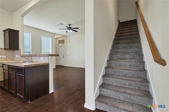 property at 542 Creekside Cir