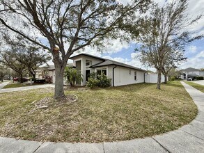 27519 Sky Lake Cir in Wesley Chapel, FL - Building Photo - Building Photo