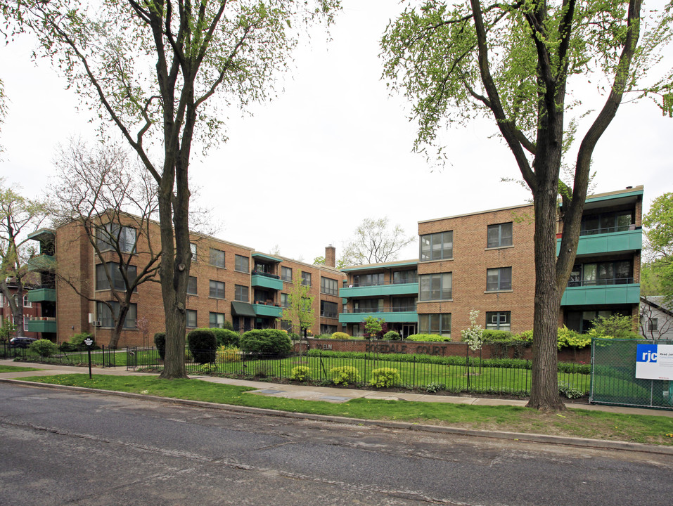 Rosedale Courts in Toronto, ON - Building Photo