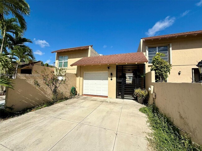 8522 SW 103rd Ave in Miami, FL - Foto de edificio - Building Photo