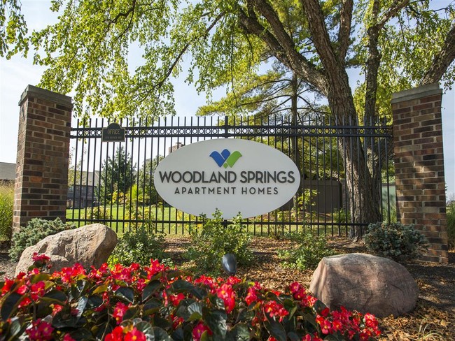 Woodland Springs Apartment Homes in Carmel, IN - Foto de edificio - Building Photo