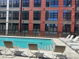 735 Summer St in Stamford, CT - Building Photo