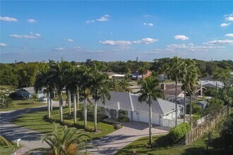 60 4th St in Bonita Springs, FL - Building Photo - Building Photo