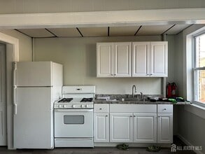 28 S Plainfield Ave in South Plainfield, NJ - Building Photo - Building Photo