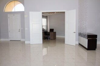 7582 Corvina Ave in Las Vegas, NV - Building Photo - Building Photo