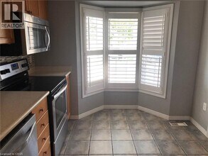 4200 Kilmer Dr in Burlington, ON - Building Photo - Building Photo