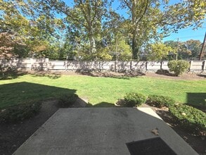 40 Stoneridge Cir in Stamford, CT - Building Photo - Building Photo