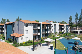 Waterstone in Chatsworth, CA - Foto de edificio - Building Photo