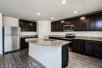 1375 Swan Lake Cir in Dundee, FL - Building Photo - Building Photo