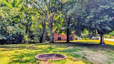 3318 Hilltop Cir in Gainesville, GA - Building Photo - Building Photo