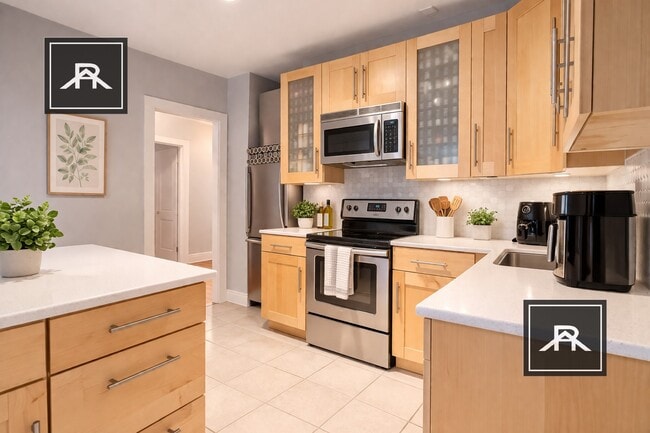 1468 Commonwealth Ave, Unit 1 in Boston, MA - Foto de edificio - Building Photo