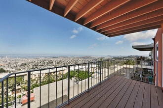 67 Parkridge Dr, Unit 0 in San Francisco, CA - Foto de edificio - Building Photo