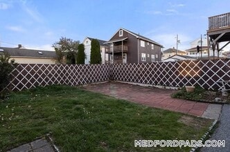 16 Windsor Rd in Medford, MA - Building Photo - Building Photo