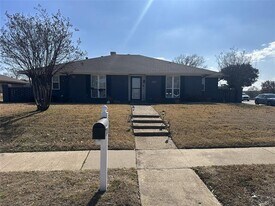 4200 Los Robles Dr in Plano, TX - Building Photo