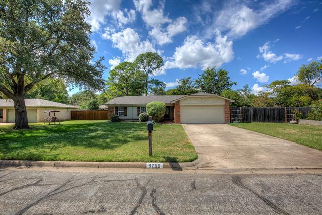 6709 Mabell St in Fort Worth, TX - Building Photo