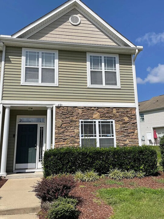Room in Townhome on Sunny Cove Dr in Raleigh, NC - Building Photo