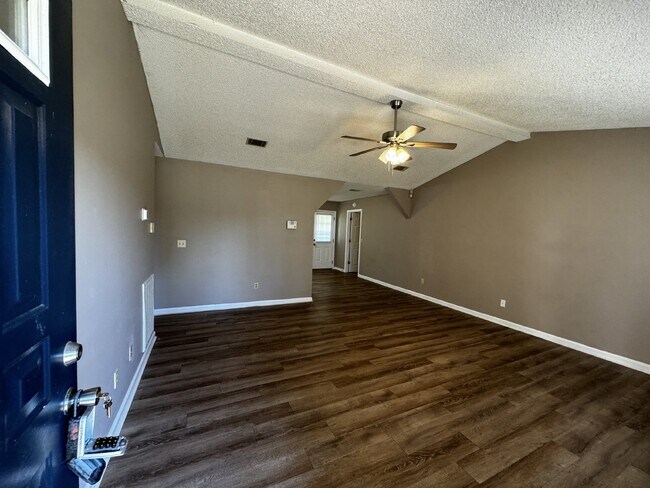 860 Lyndsi Ln in Hinesville, GA - Building Photo - Building Photo