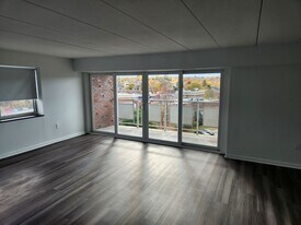 52 Hill Rd in Belmont, MA - Building Photo