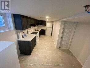 6469 Kingston Rd in Toronto, ON - Building Photo - Building Photo