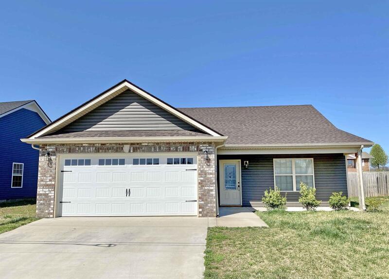 114 Ambridge St in Oak Grove, KY - Foto de edificio