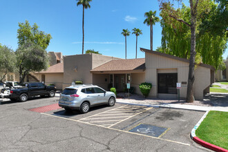 Desert Meadows in Phoenix, AZ - Foto de edificio - Building Photo