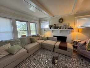 126 Oakley Rd in Belmont, MA - Building Photo - Building Photo