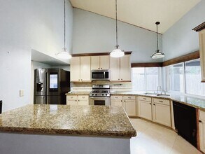 1906 Woodstream Blvd in Sugar Land, TX - Building Photo - Building Photo