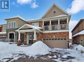 224 Aspenwood Dr in Newmarket, ON - Building Photo