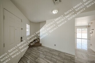 7315 S 30th Ave in Phoenix, AZ - Foto de edificio - Building Photo