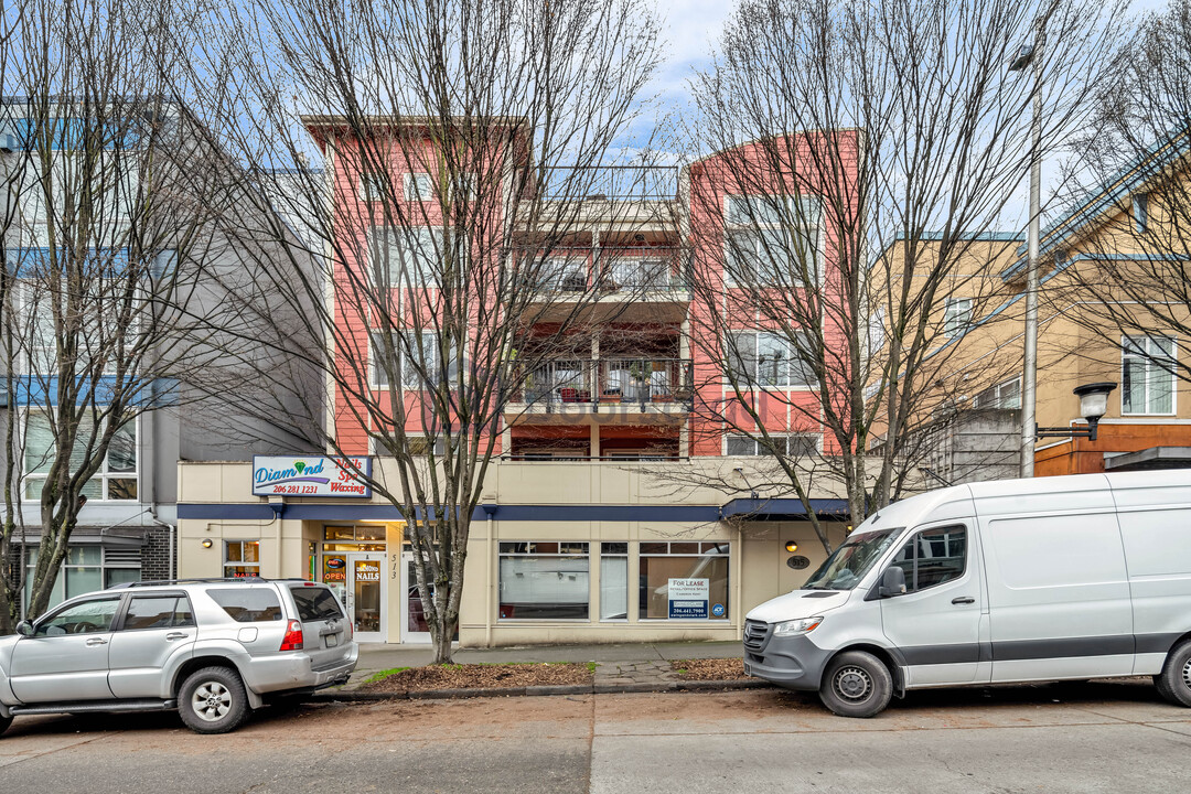 515 1st Ave W, Unit Apt 201 in Seattle, WA - Building Photo