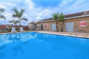 Heritage Square in Edinburg, TX - Building Photo