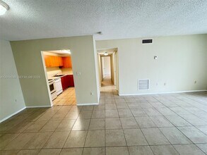 415 Executive Center Dr in West Palm Beach, FL - Building Photo - Building Photo