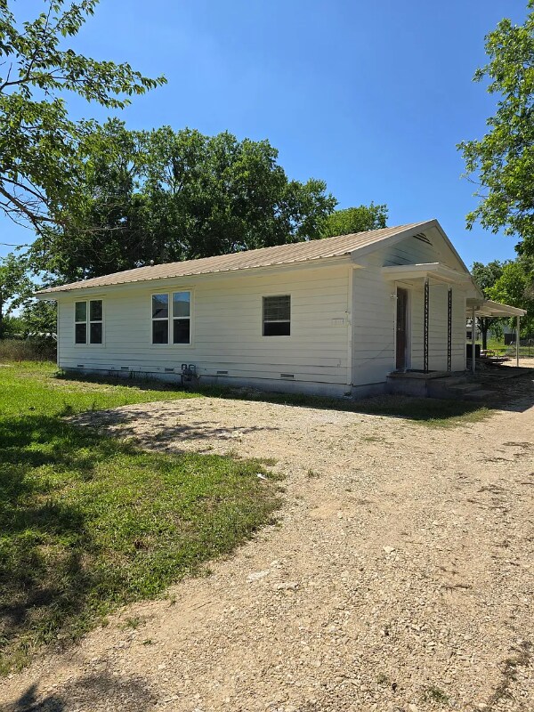 811 E Navarro St in Mart, TX - Building Photo - Building Photo