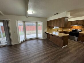 721 E Ann Dr in Reedley, CA - Building Photo - Building Photo