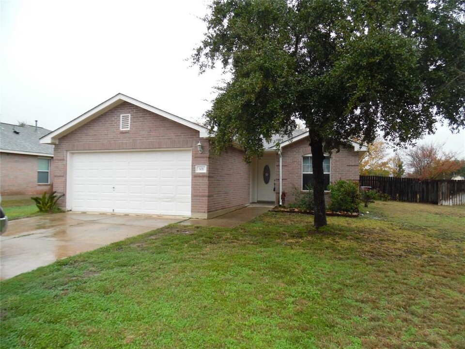 101 Pheasant Trail in Bastrop, TX - Building Photo