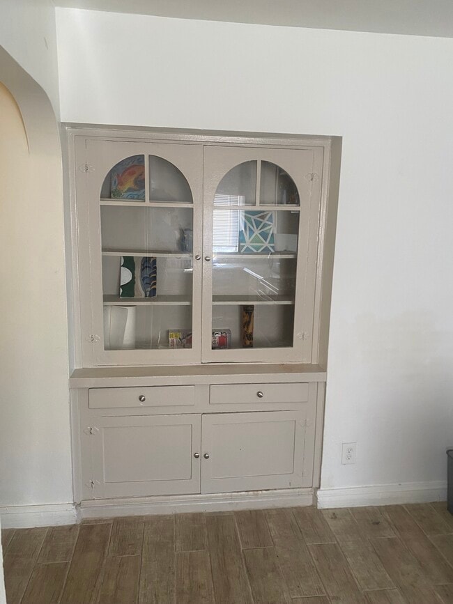 3519 E 8th St in Los Angeles, CA - Foto de edificio - Building Photo