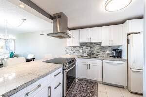 5700 NW 2nd Ave in Boca Raton, FL - Building Photo