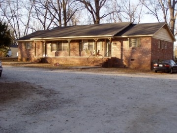 Jones Street Apartments, Inc. in Clinton, SC - Building Photo - Building Photo