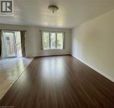 54 Haney Dr in Thorold, ON - Building Photo - Building Photo