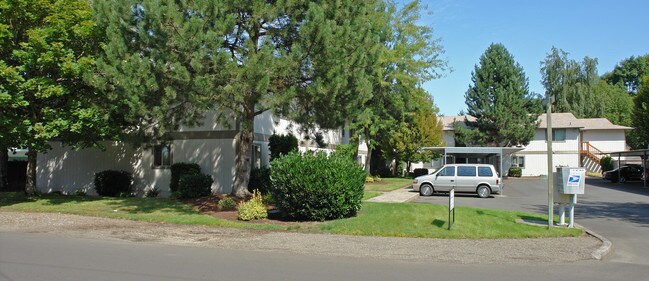 Tiffany Place Apartments in Salem, OR - Foto de edificio - Building Photo