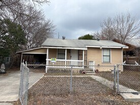 405 Groff Ave in San Antonio, TX - Building Photo