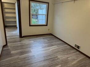 1376 Red Tail Hawk Dr in Youngstown, OH - Building Photo - Building Photo