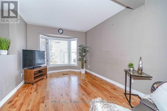 75 William Curtis Cir in Newmarket, ON - Building Photo - Building Photo