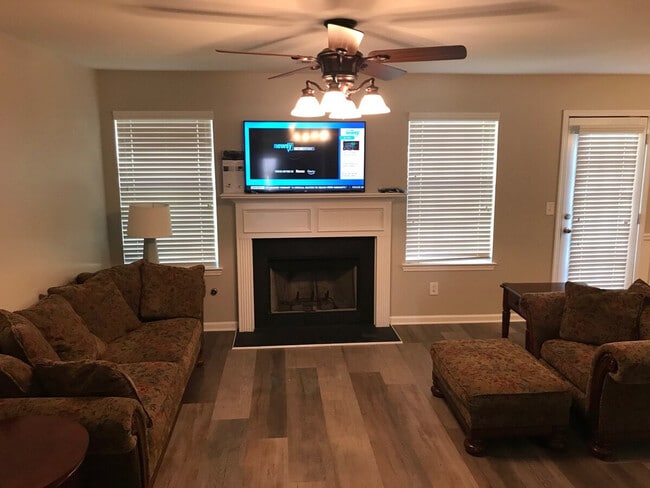 327 Hidden Creek Ln in Canton, GA - Building Photo - Building Photo