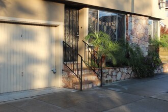 231 Grand Ave, Unit 5 in Long Beach, CA - Building Photo - Building Photo