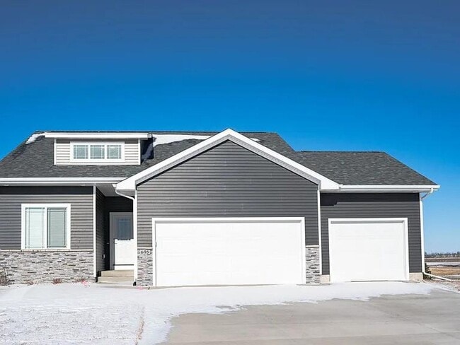 property at 615 SE Tallgrass Ln
