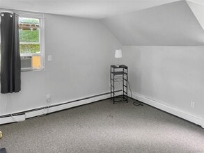 174 Mills Pond Rd in Saint James, NY - Building Photo - Building Photo