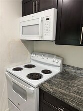 6040 Shaker Wood Cir in Tamarac, FL - Foto de edificio - Building Photo