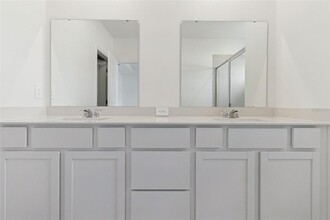 2701 Skyline Lp in Kissimmee, FL - Building Photo - Building Photo