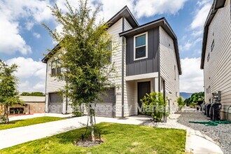 3362 Northwestern Dr in San Antonio, TX - Building Photo - Building Photo